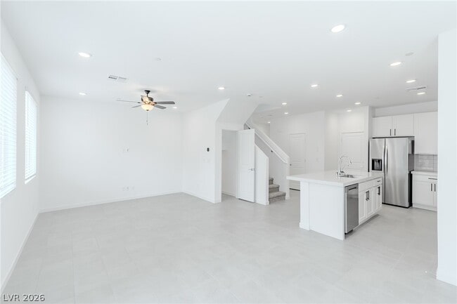 Building Photo - 873 Camargo St