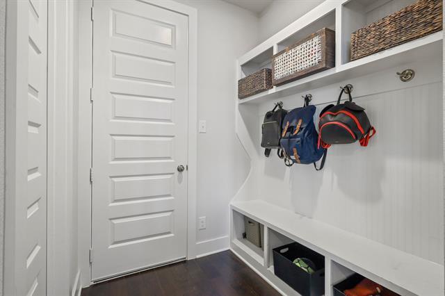 Building Photo - 638 Taylor Dr