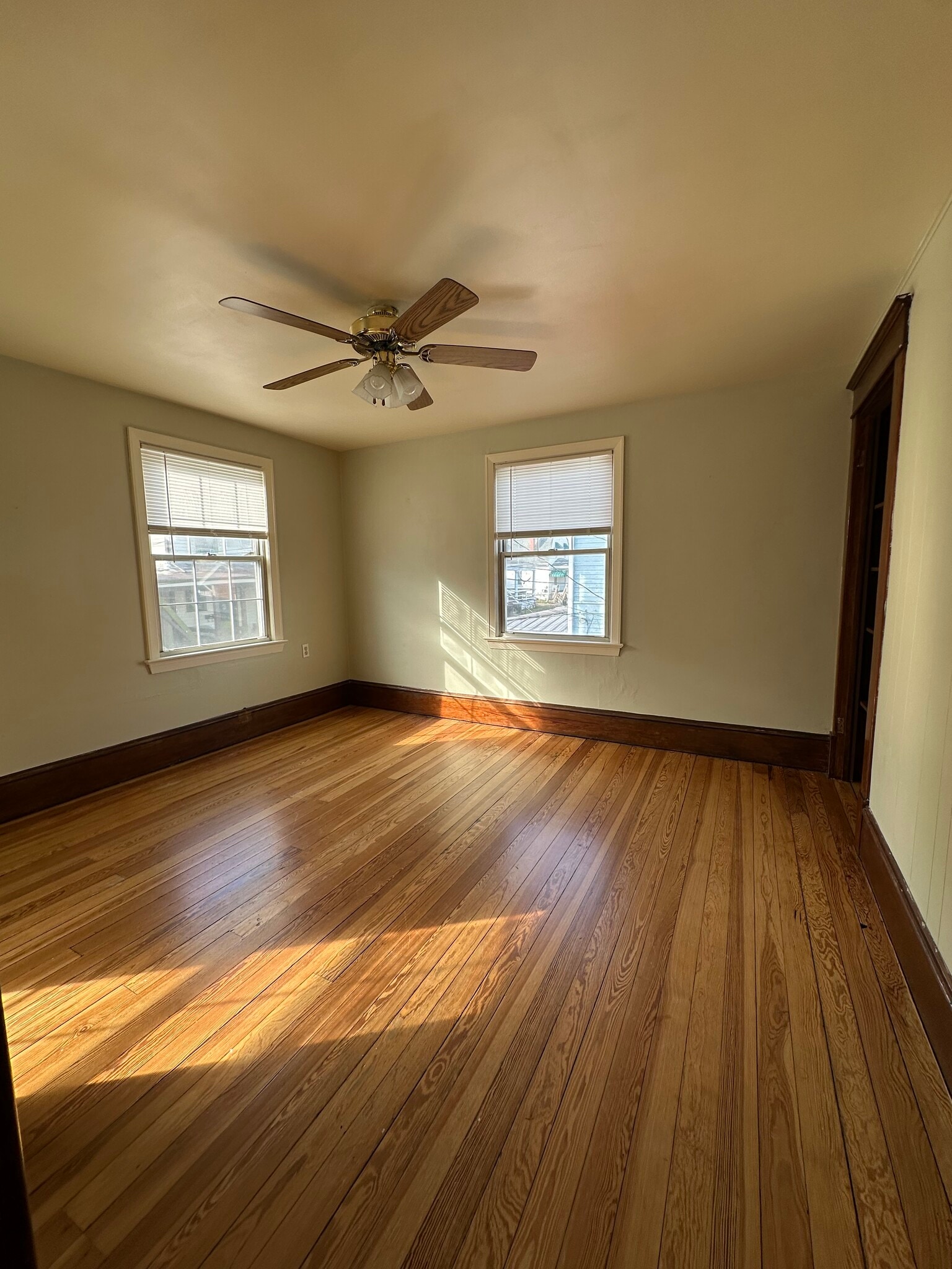 Building Photo - 437 Clark St