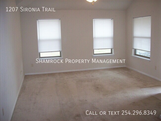 Building Photo - Great location between Waco and McGregor!