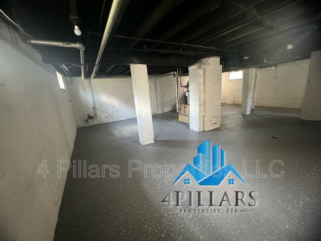 Building Photo - 106 Belden St