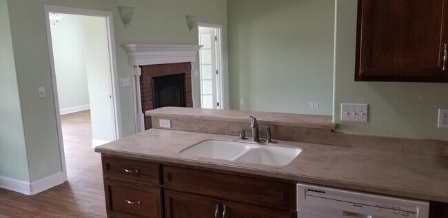 Building Photo - 565 Twin Ponds Dr
