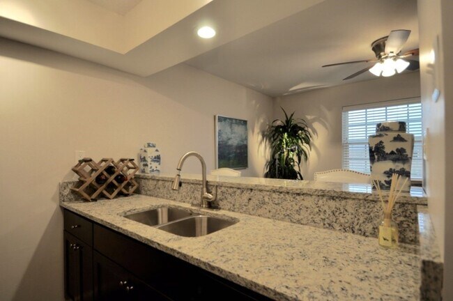 Building Photo - 4903-4911 Junius St