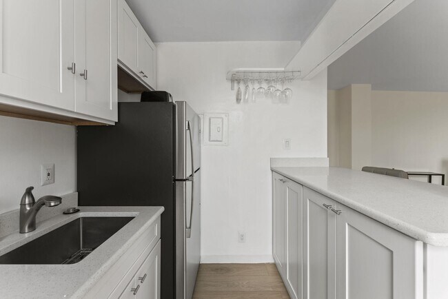 Building Photo - 1260 21st St NW