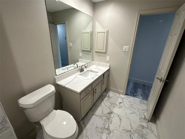 Building Photo - 1581 Glenmore Dr