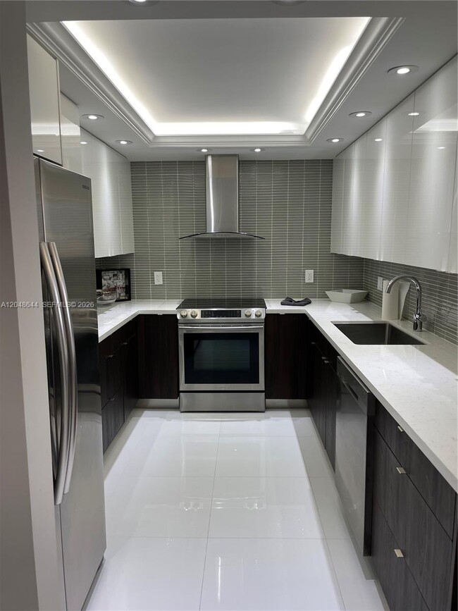 Building Photo - 2500 Parkview Dr