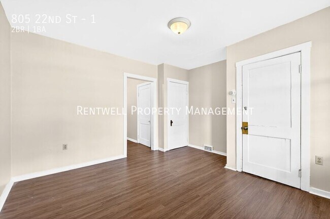 Building Photo - 805 22nd St