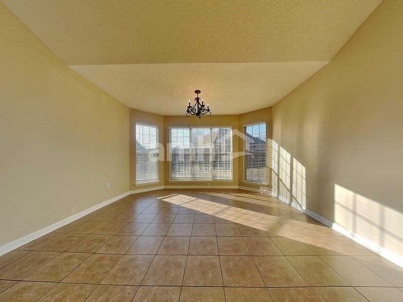 Building Photo - 5961 Appian Way Cv