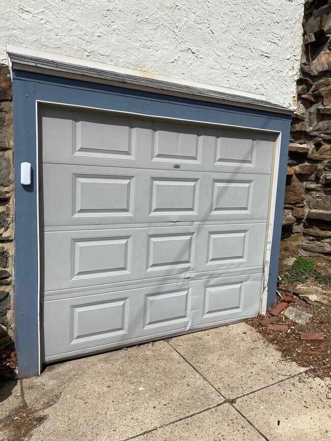 Building Photo - 148 Stoneway Ln