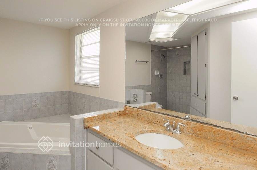 Building Photo - 5909 Redhawk Dr