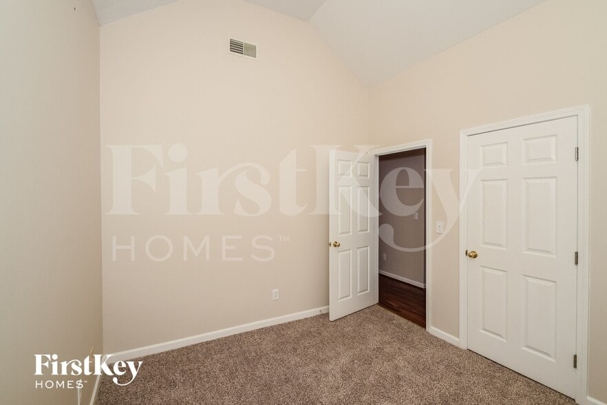 Building Photo - 540 Enclave Cir