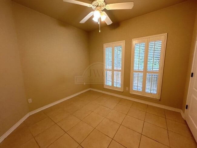 Building Photo - 808 Danny Cir