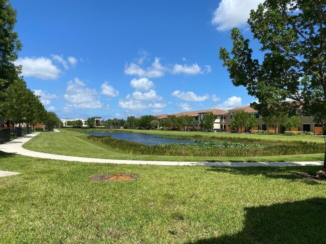 Building Photo - 10283 Wellington Parc Dr