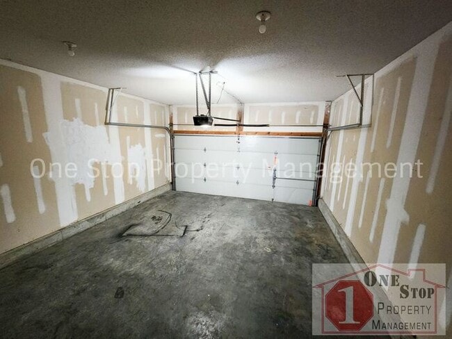 Building Photo - 3-Bedroom, 2.5-Bathroom home in Independence