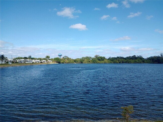 Building Photo - 2309 Park Ln