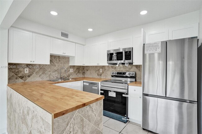 Building Photo - 5700 SW 127th Ave