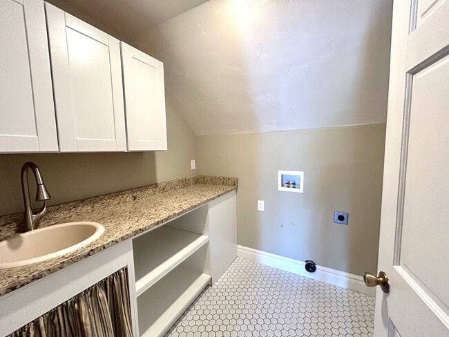 Building Photo - 90 S Main St