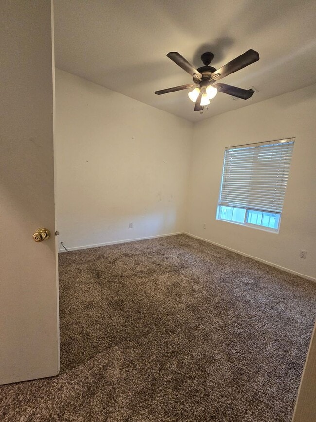 Building Photo - 3 BR 2 BA Available Now