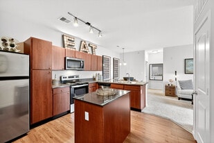Building Photo - Aventura at Mid Rivers
