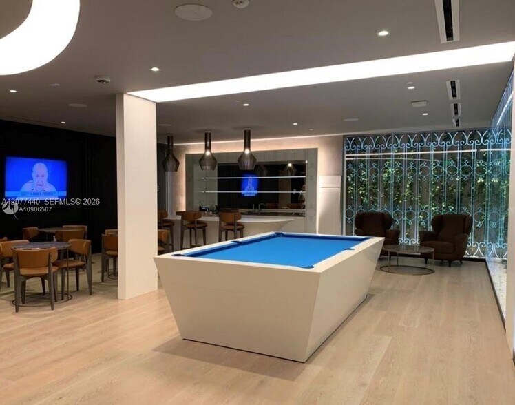 Building Photo - 1000 Brickell Plz