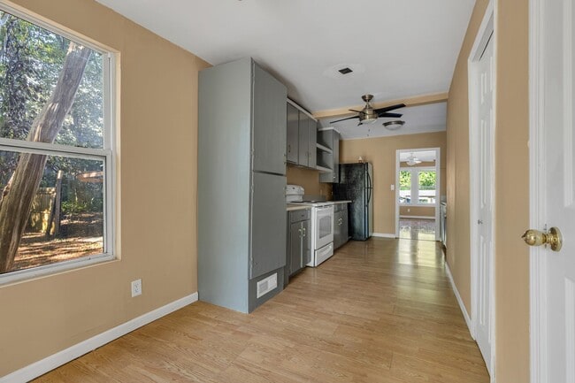 Building Photo - 1212 Carraway St