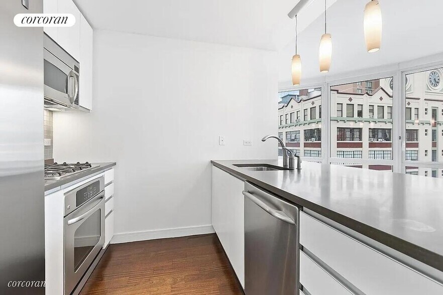 Building Photo - 306 Gold St