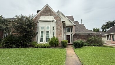Building Photo - 907 Goldfinch Ave