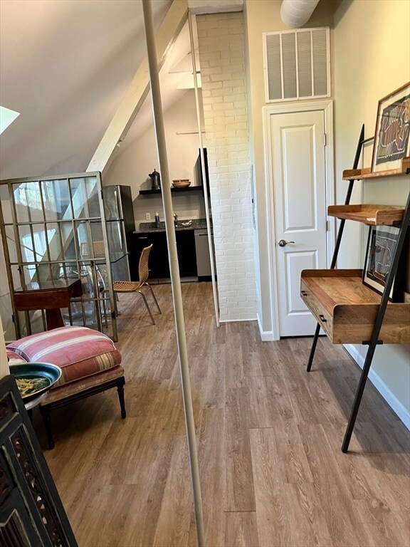 Building Photo - 54 Longmeadow Rd