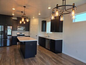 Building Photo - Welcome Home! 3 bed/2 bath in West Richland