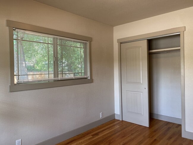 Building Photo - STUDENTS WELCOME! Charming 3 Bed 2 Bath Single Family Home in Old Town