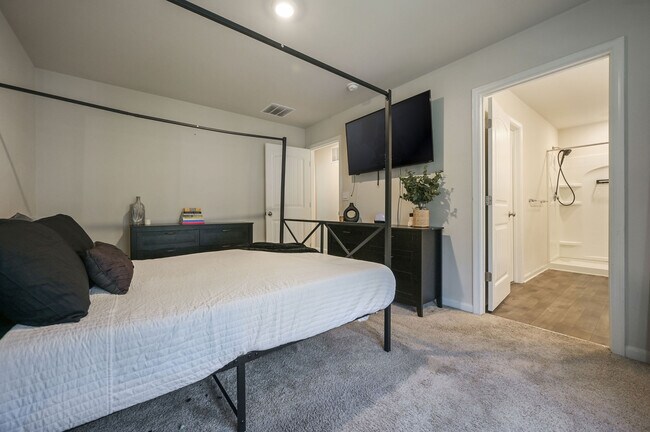 Building Photo - 193 Currant Cir