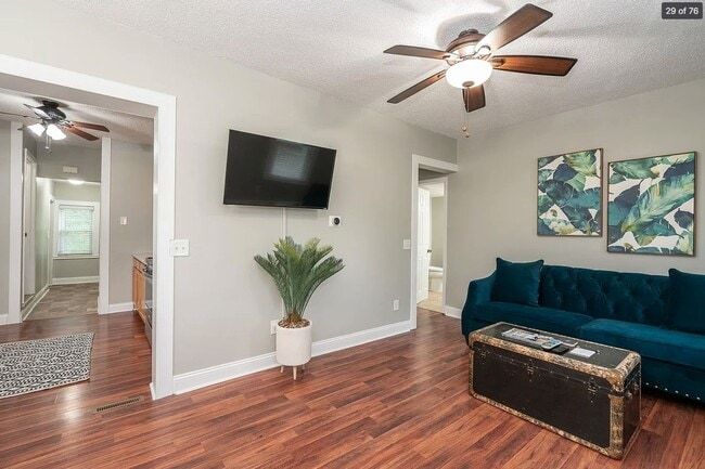 Building Photo - Dogtown House w/Fenced Yard Bordering the Park!
