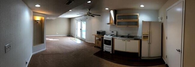 Building Photo - Charming Studio in Superior