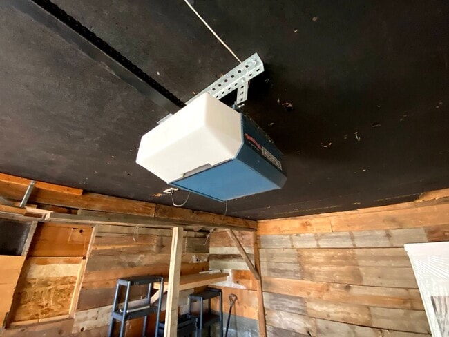 Building Photo - 1-2 Bedroom 1 Bath House with Garage, Newl...
