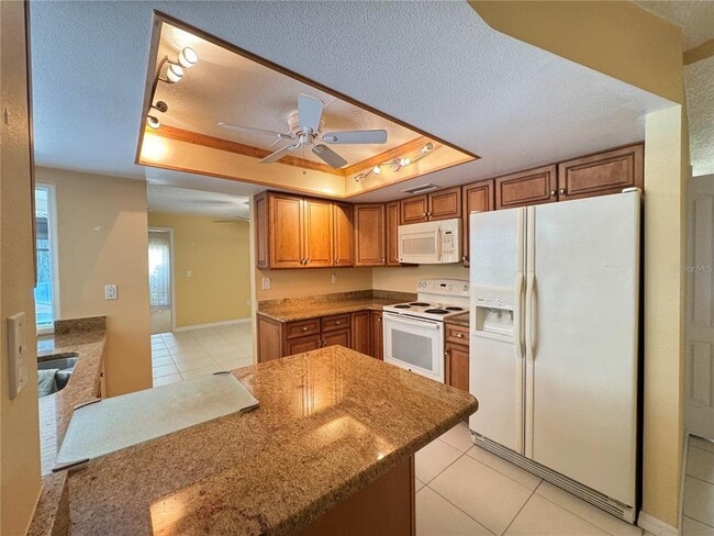 Building Photo - 1330 Sunset Ct