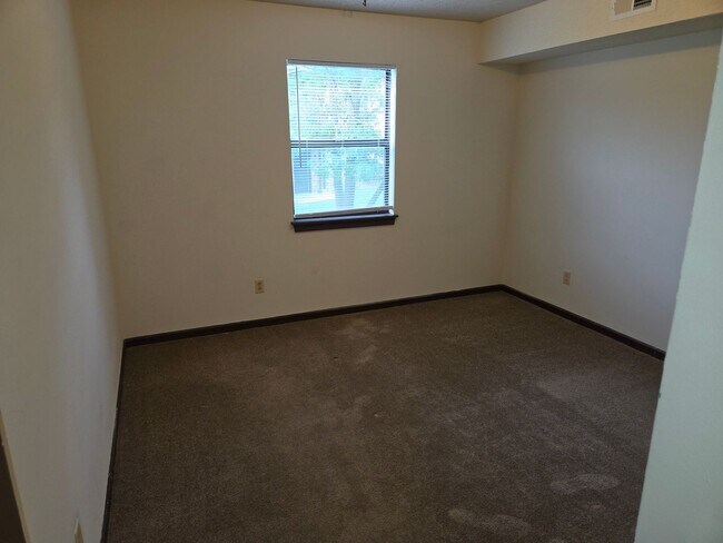 Building Photo - 505 Columbia Dr