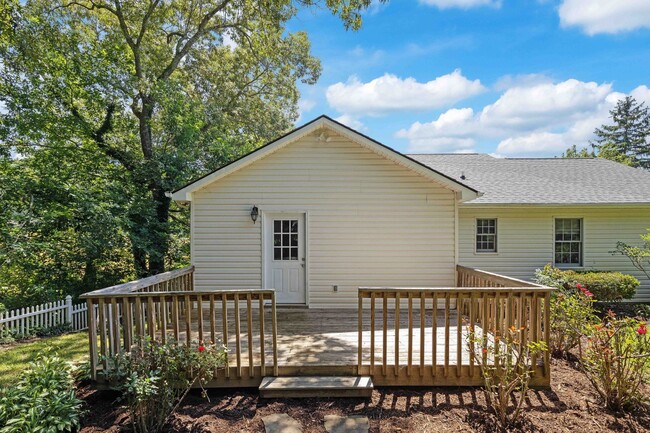 Building Photo - Great Home in Haw Creek!