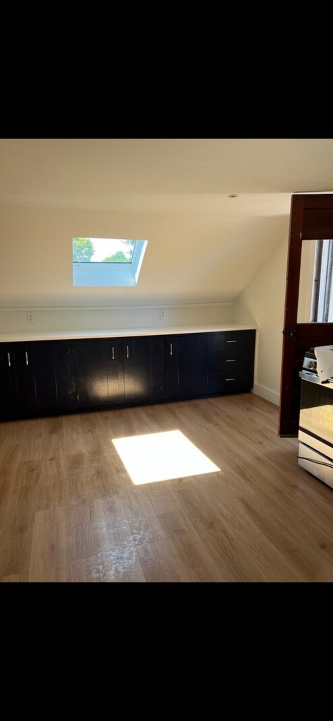 Building Photo - 79 School St