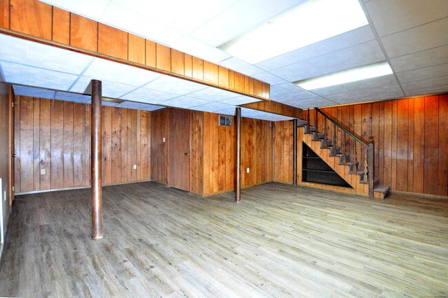 Building Photo - 19 Seneca Rd