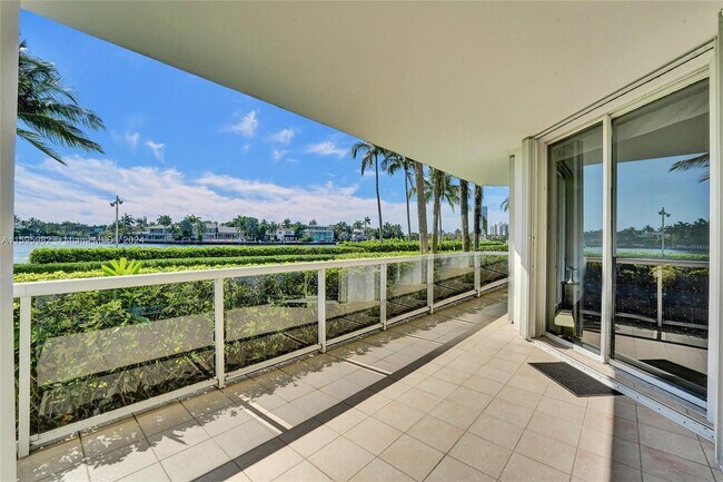 Building Photo - 3801 NE 207th St