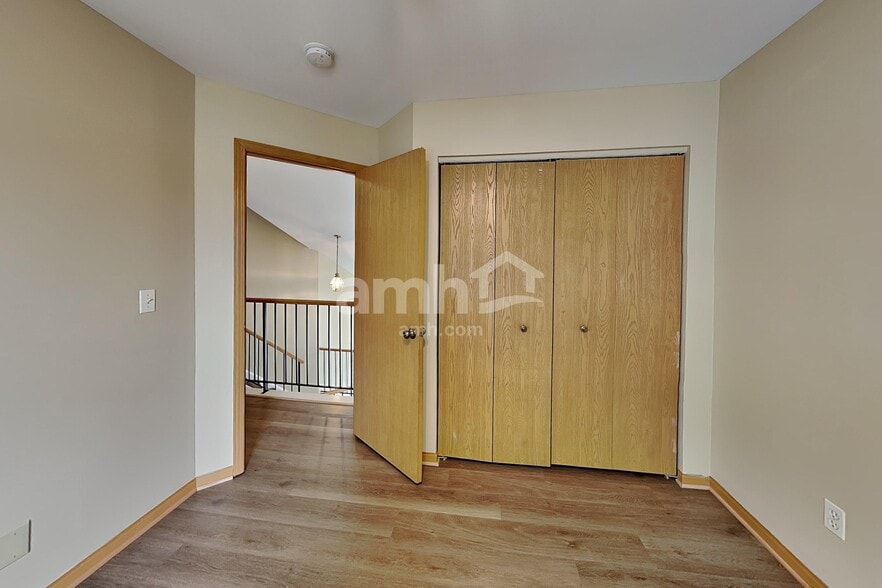 Building Photo - 14233 S Hillsdale Ct