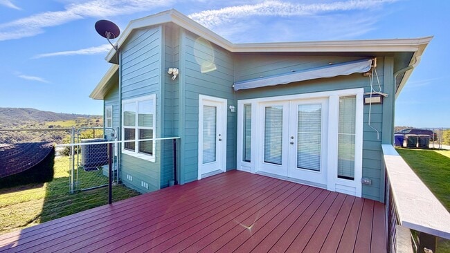 Building Photo - Stunning Single-Story with Spacious Deck, Panoramic Views, on Gated/Fenced Property!