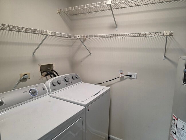 Building Photo - 2549 College Hill Cir