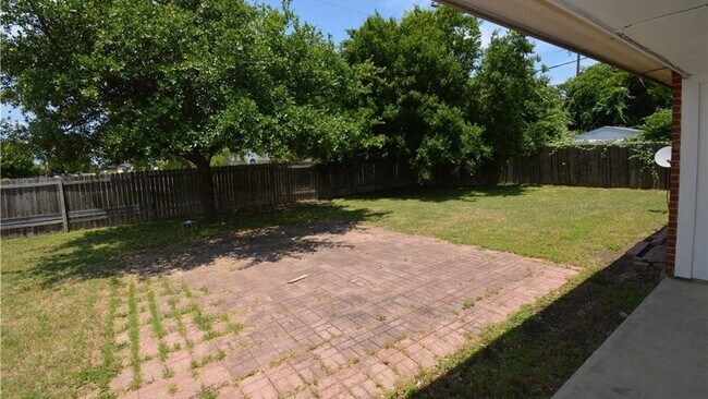 Building Photo - 1809 Herndon Dr