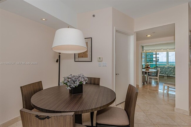 Building Photo - 1000 South Pointe Dr