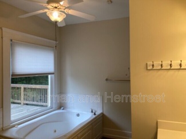Building Photo - 2809 Lombardy Ct