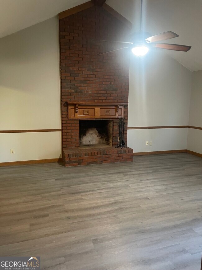 Building Photo - 3449 Creekwood Dr SE