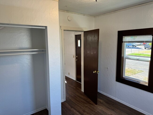 Building Photo - Charming 2-bedroom, 1-bath home in Cottage Grove!