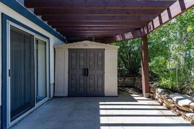 Building Photo - Tranquil Retreat in Trailside