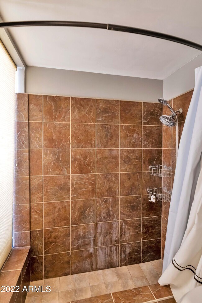 Building Photo - 15620 North 8th St